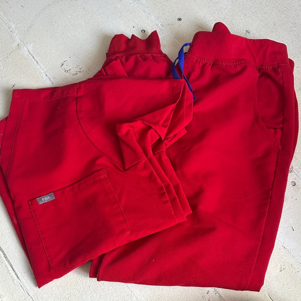 Figs Red Scrub Set